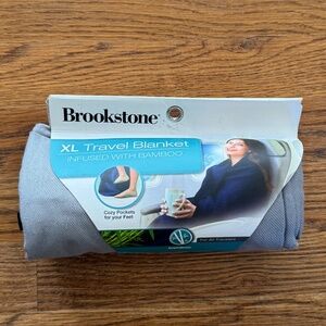 NIP Brookstone XL Travel Blanket 42" x 72" Grey w/Travel Bag